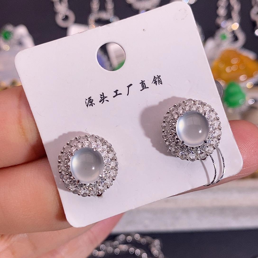 翡翠18K金镶嵌耳饰耳钉