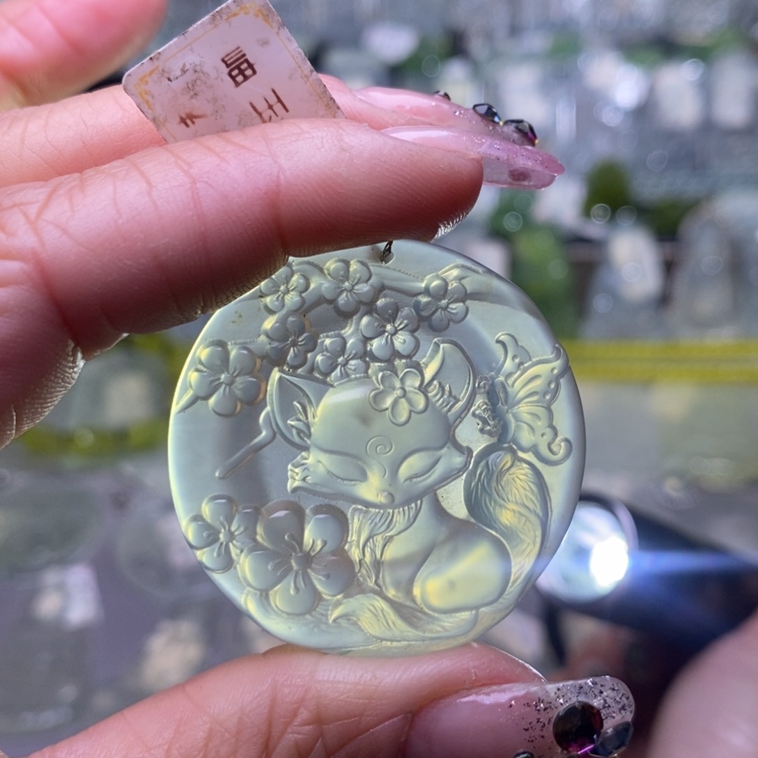 蛇纹石玉颈饰未镶嵌