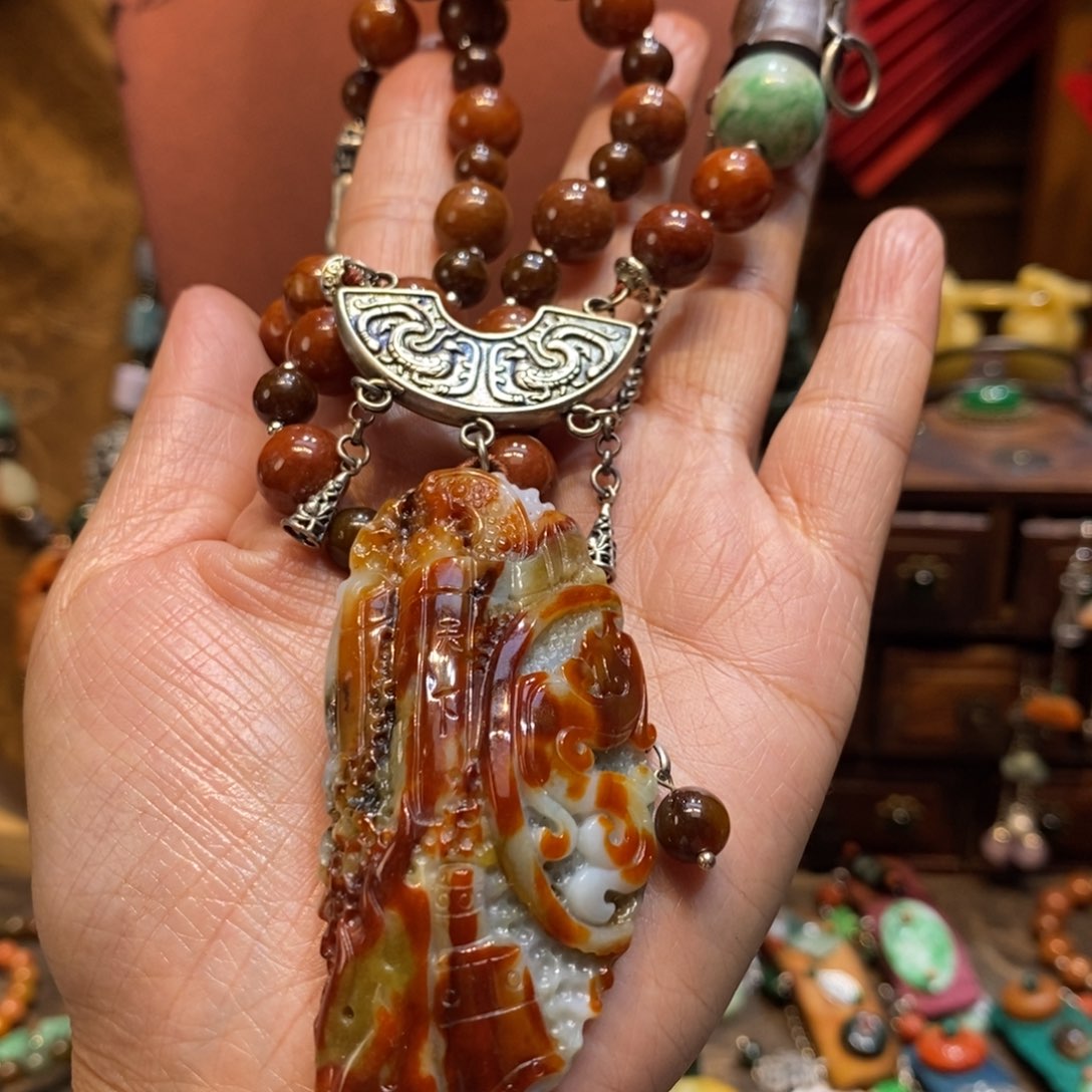 翡翠吊坠(赠链)未镶嵌