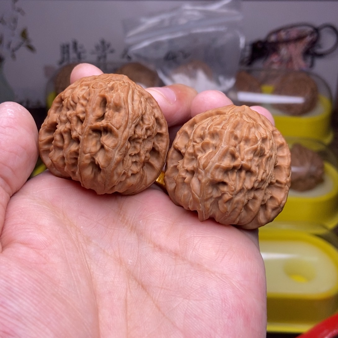 文玩核桃吊坠全品40尺三角白红皮新年快乐