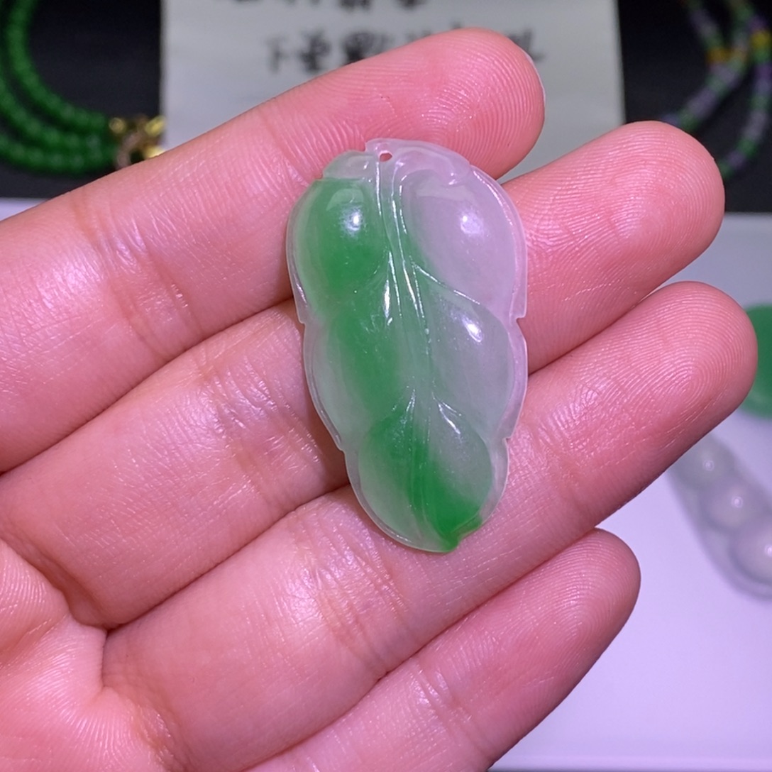 嘉***铭翡翠未镶嵌颈饰吊坠