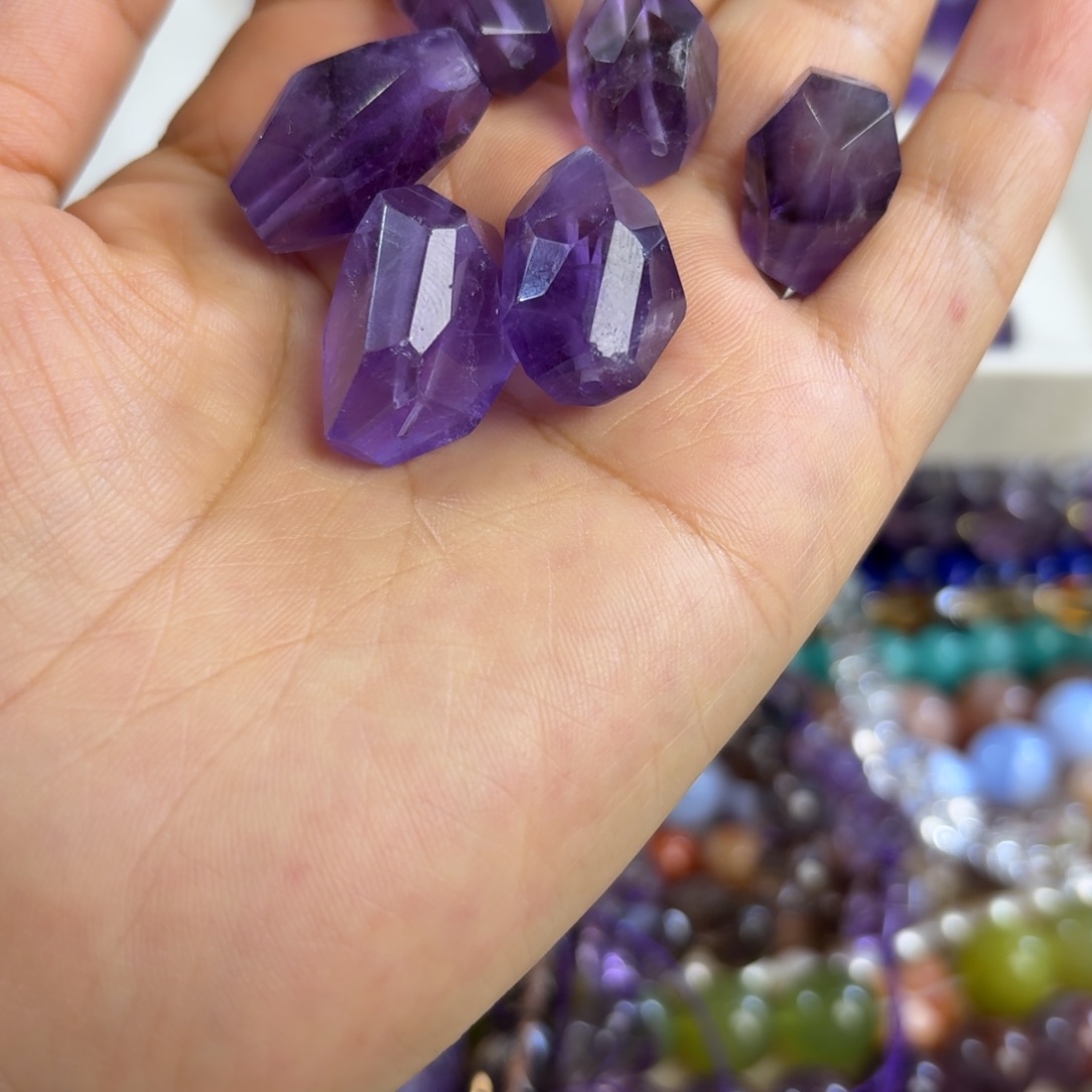 随***意玛瑙/玉髓未镶嵌珠宝半成品紫水随行