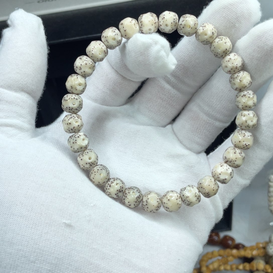 星月菩提手串银标款8.2瓷白
