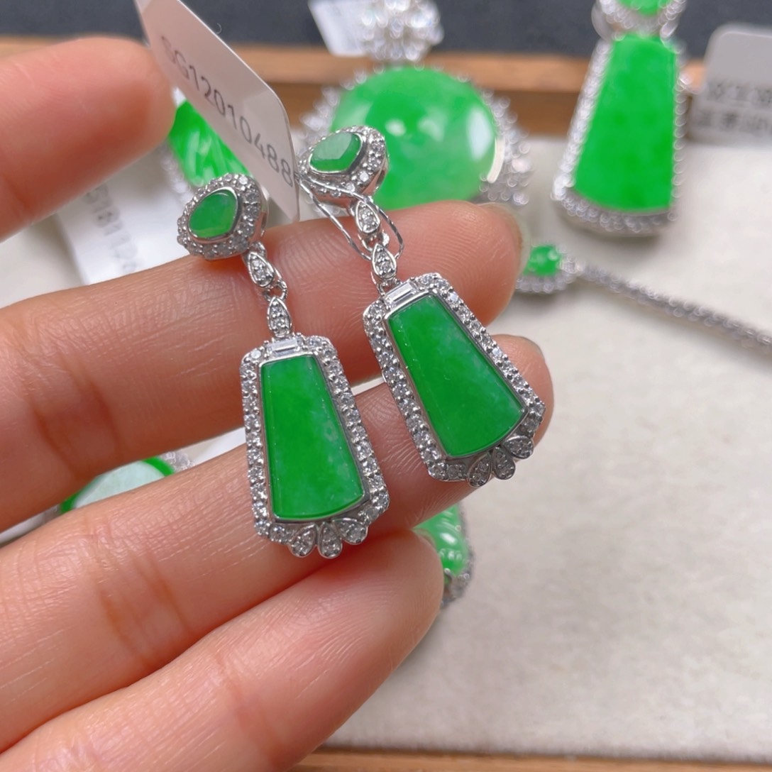 翡翠颈饰银S925镶嵌翡翠