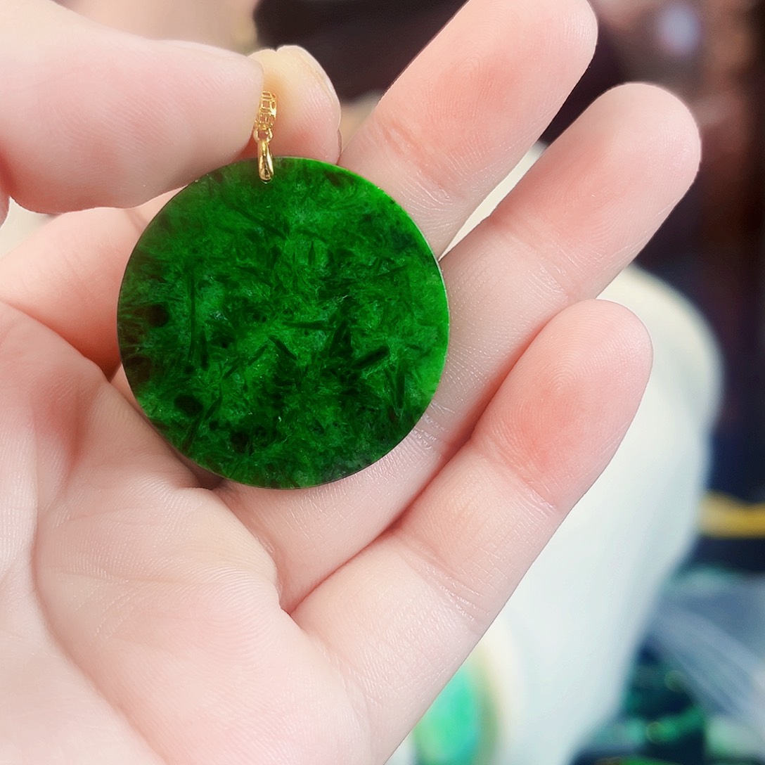 翡翠颈饰18K金镶嵌吊坠