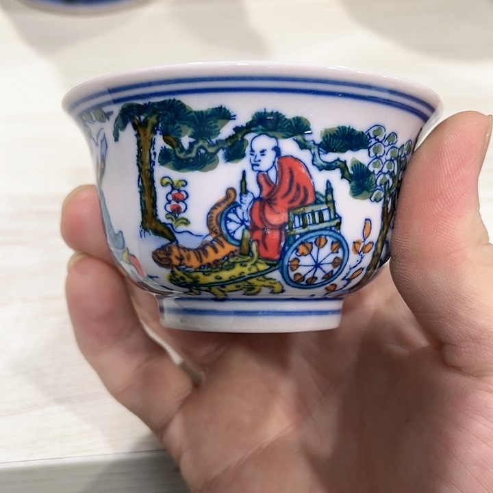 瓷片////景德镇陶瓷杯子。红。