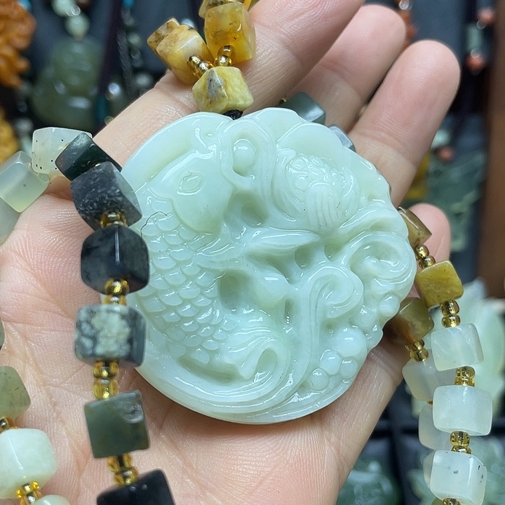 未镶嵌蛇纹石玉颈饰