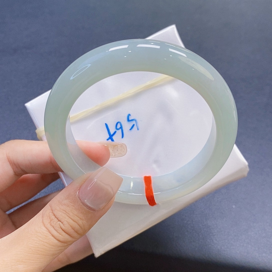 翡翠手镯未镶嵌56圈口正