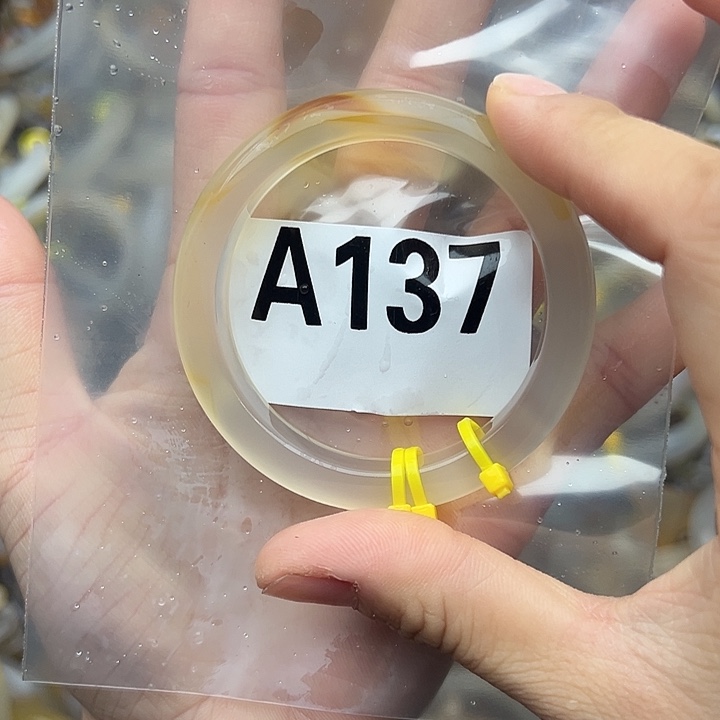 小***饱玛瑙/玉髓未镶嵌手镯137