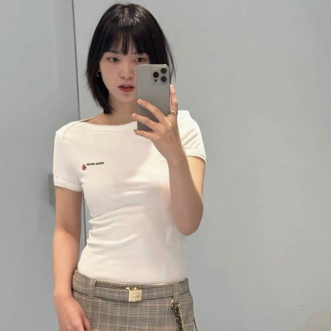 99新 MIU MIU/缪缪 miumiu小帆船联名白t打底衫 xs码/gz86