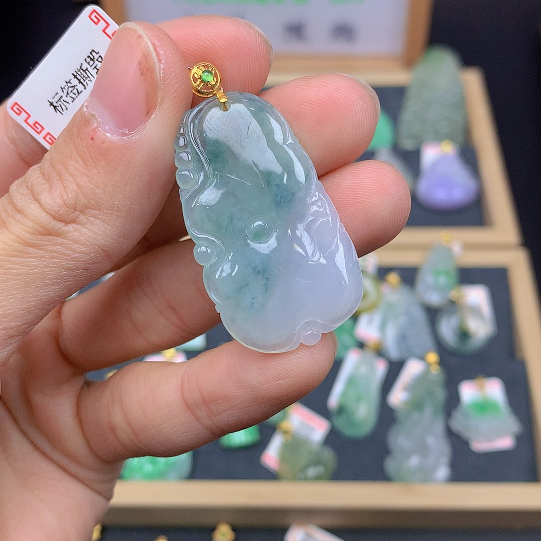 翡翠颈饰18K金镶嵌翡翠