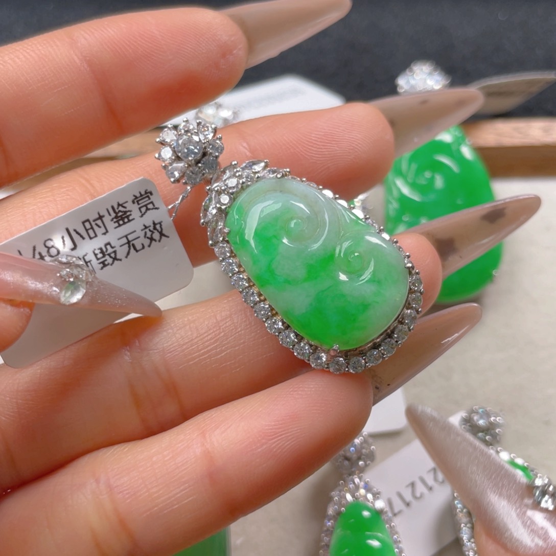 翡翠颈饰银S925镶嵌翡翠