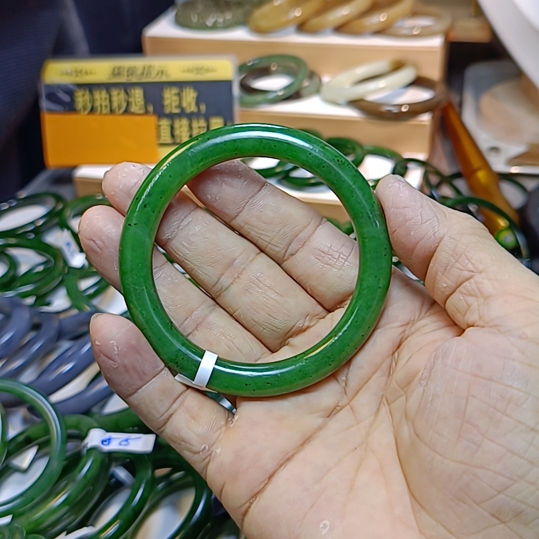 ****4和田玉（糖玉）未镶嵌颈饰