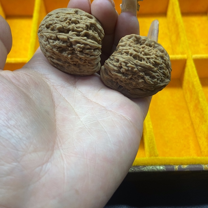 文玩核桃吊坠黑***）南疆的时候