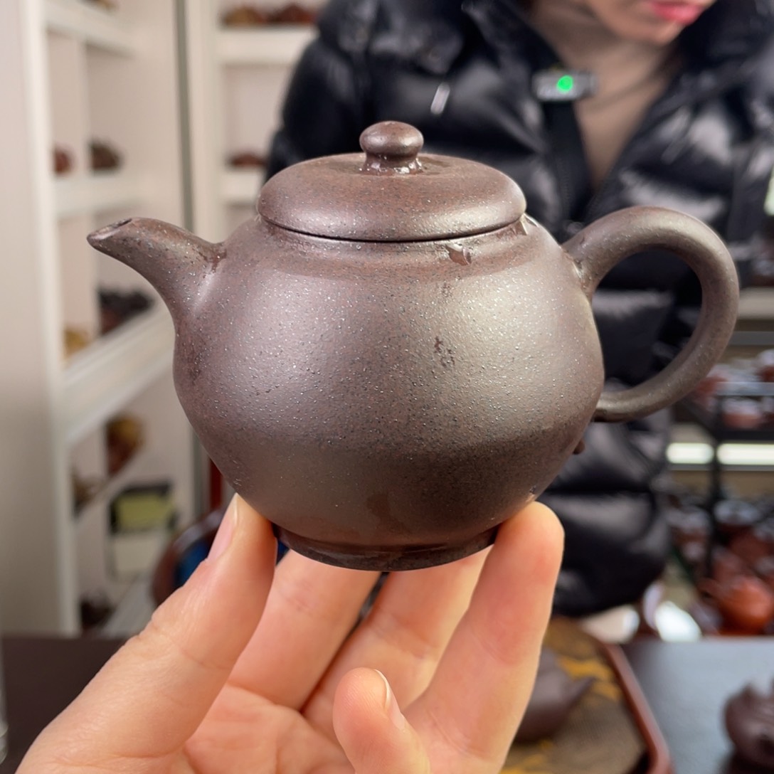 紫砂茶壶黑星土问形瓦罐160cc