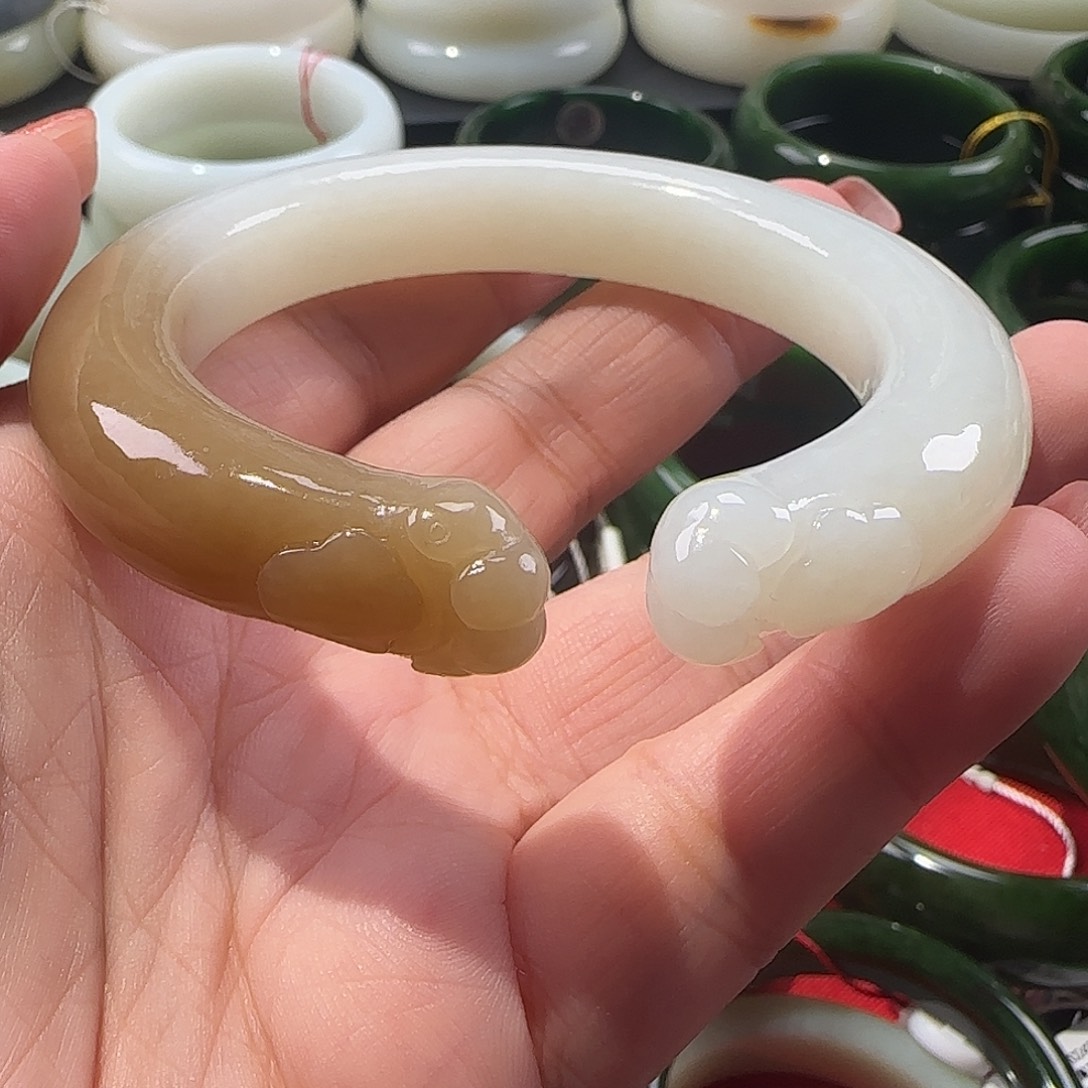 和田玉手镯未镶嵌