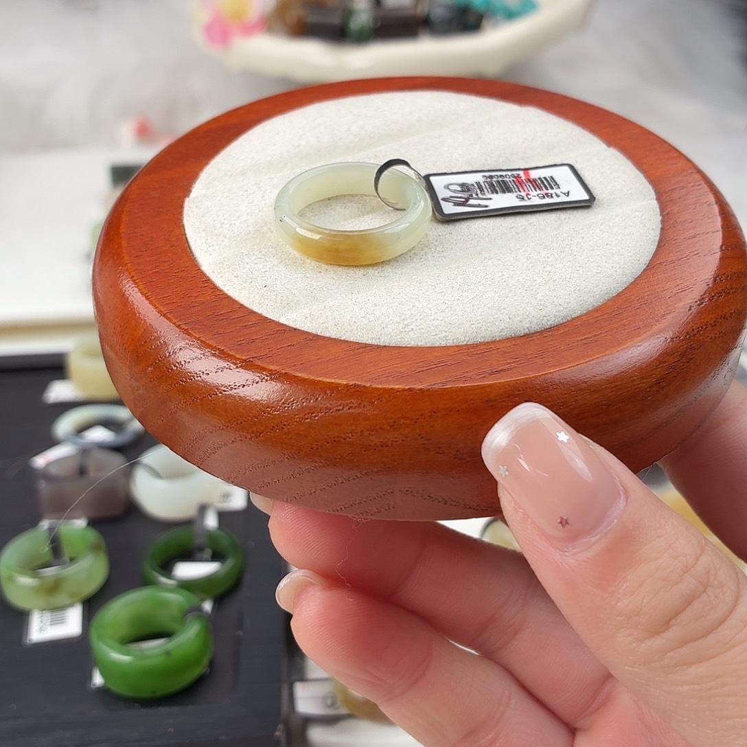 和田玉未镶嵌戒指Q28一口糖泥鳅背内径17.5