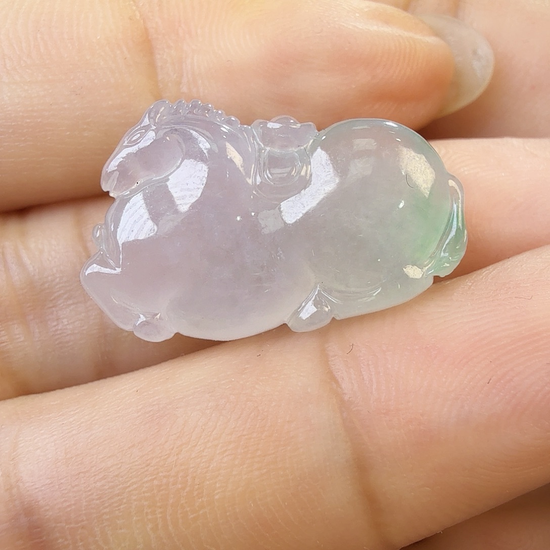 翡翠未镶嵌颈饰唐马挂件