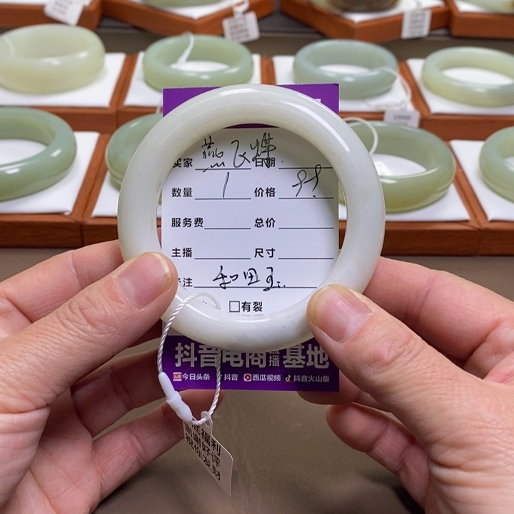 燕***舞和田玉未镶嵌手镯