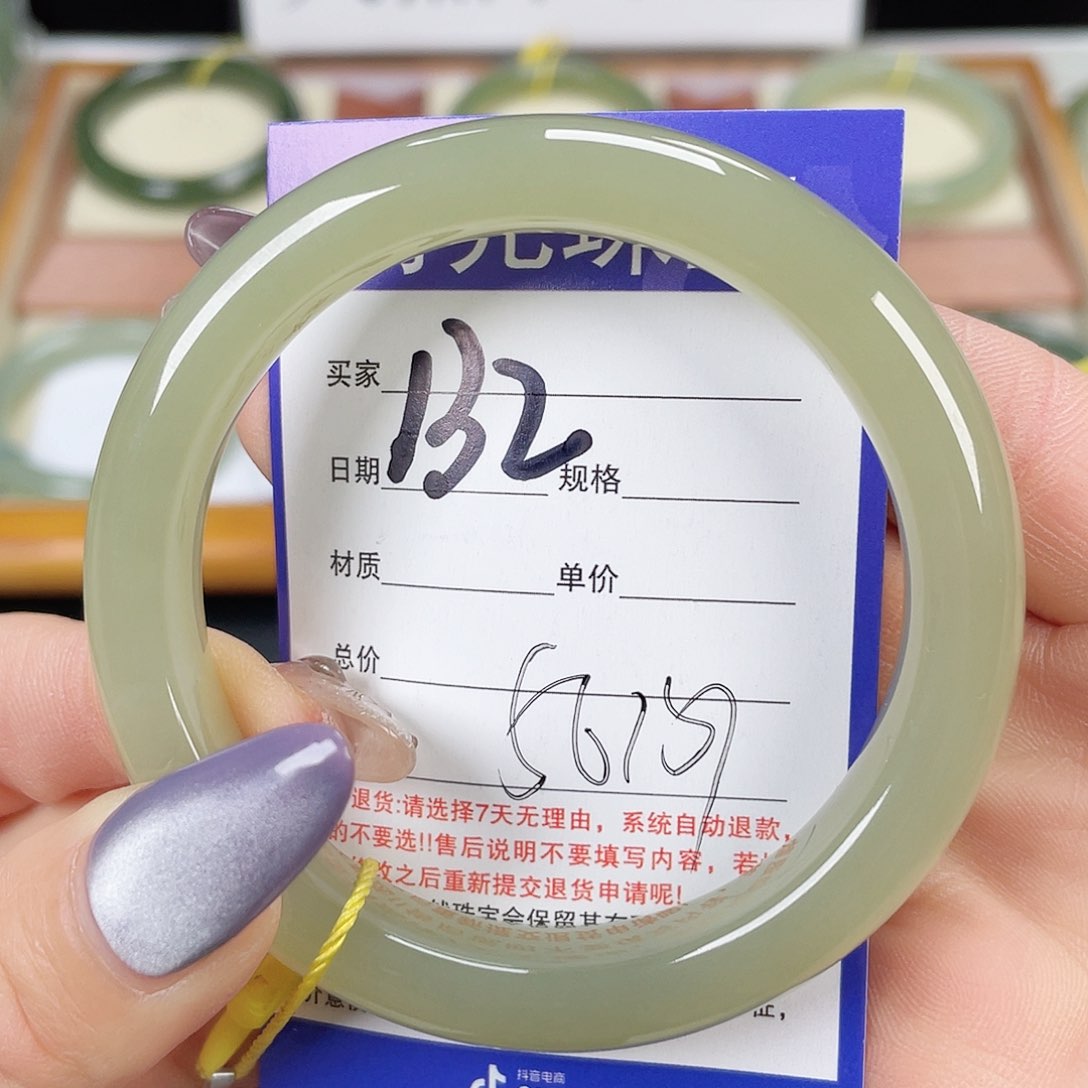 和田玉手镯未镶嵌