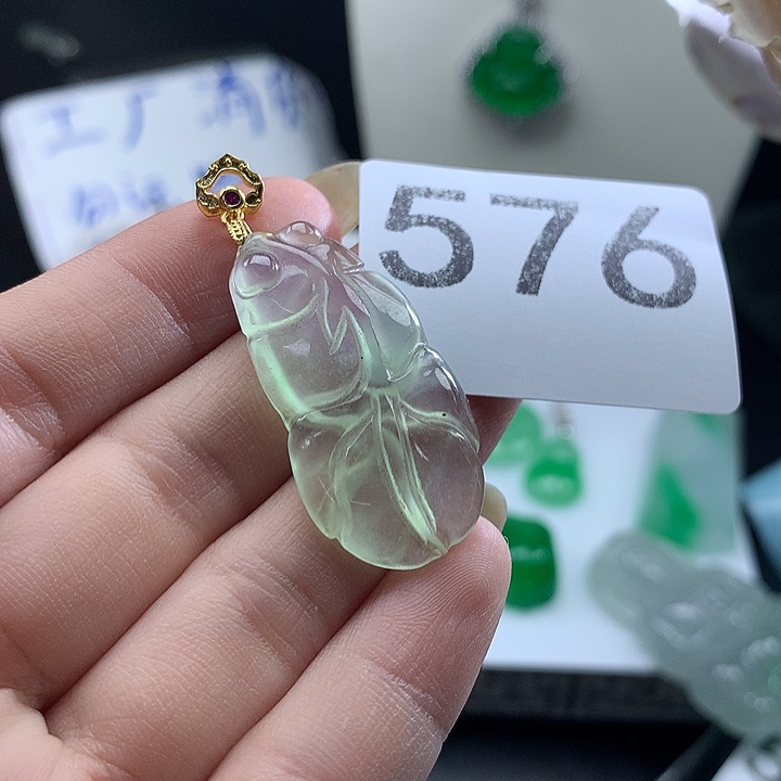 翡翠未镶嵌吊坠(赠链)