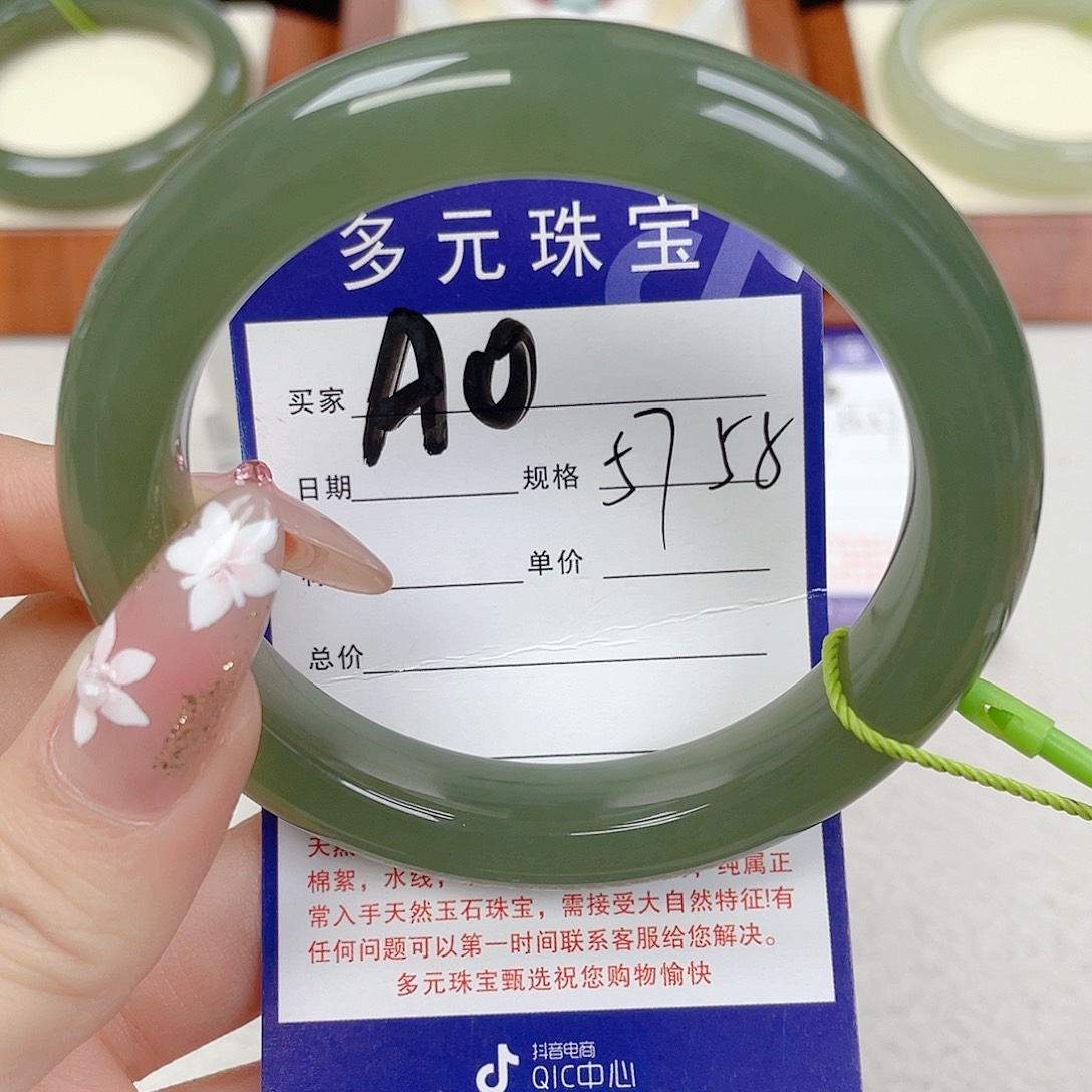 和田玉未镶嵌手镯