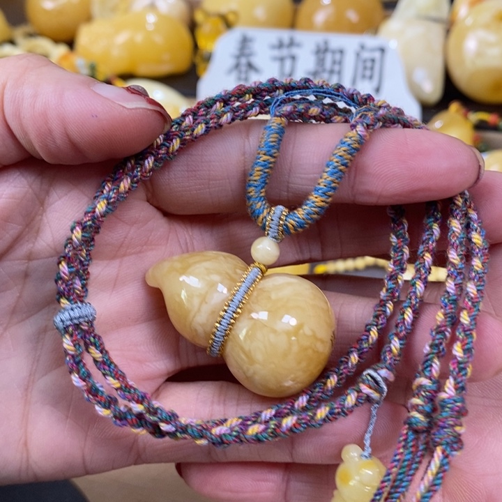 琥珀裸石未镶嵌葫芦