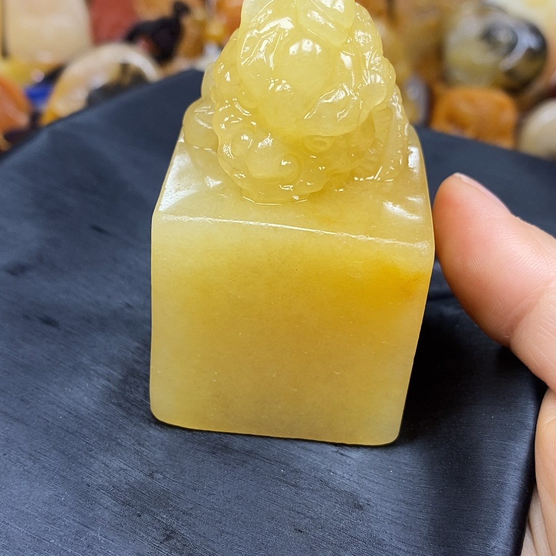 石英质玉（黄龙玉）颈饰未镶嵌