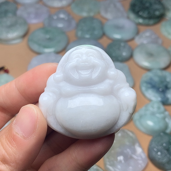 翡翠未镶嵌颈饰佛