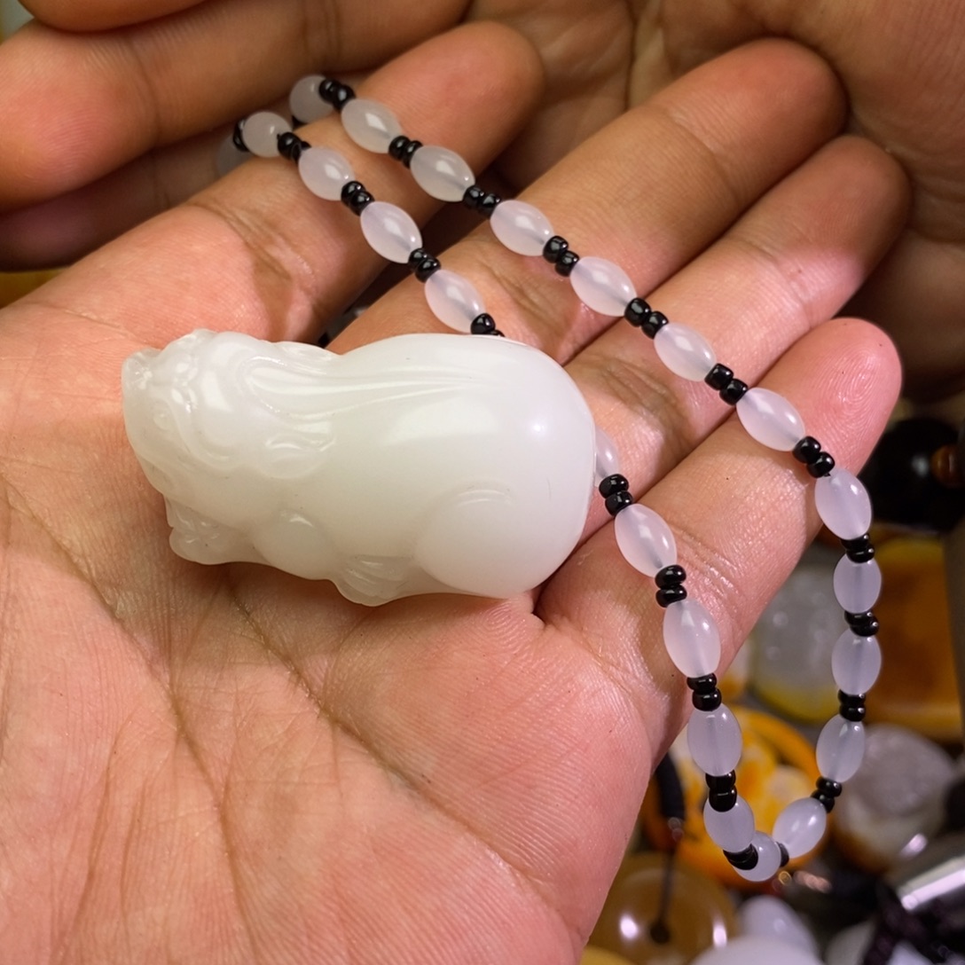 剑***⁴和田玉未镶嵌颈饰