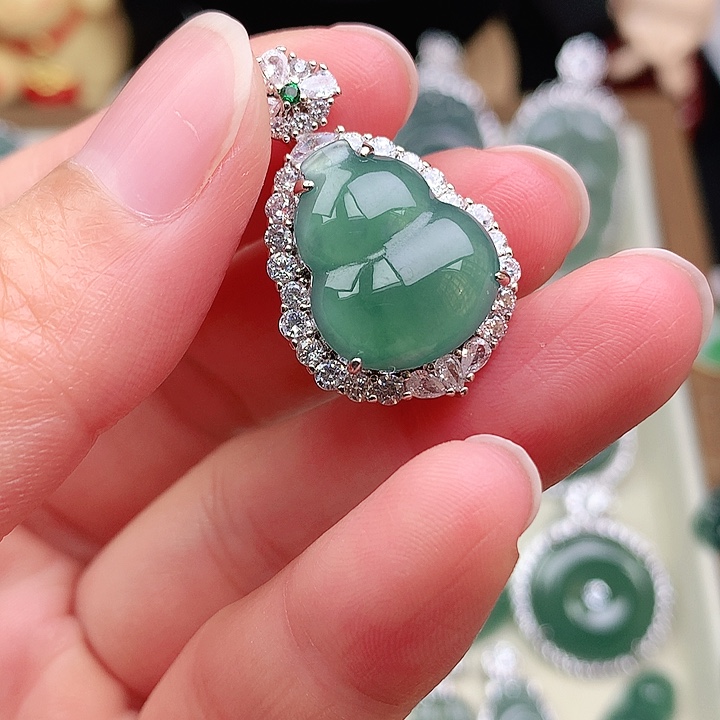 颈饰未镶嵌翡翠吊坠