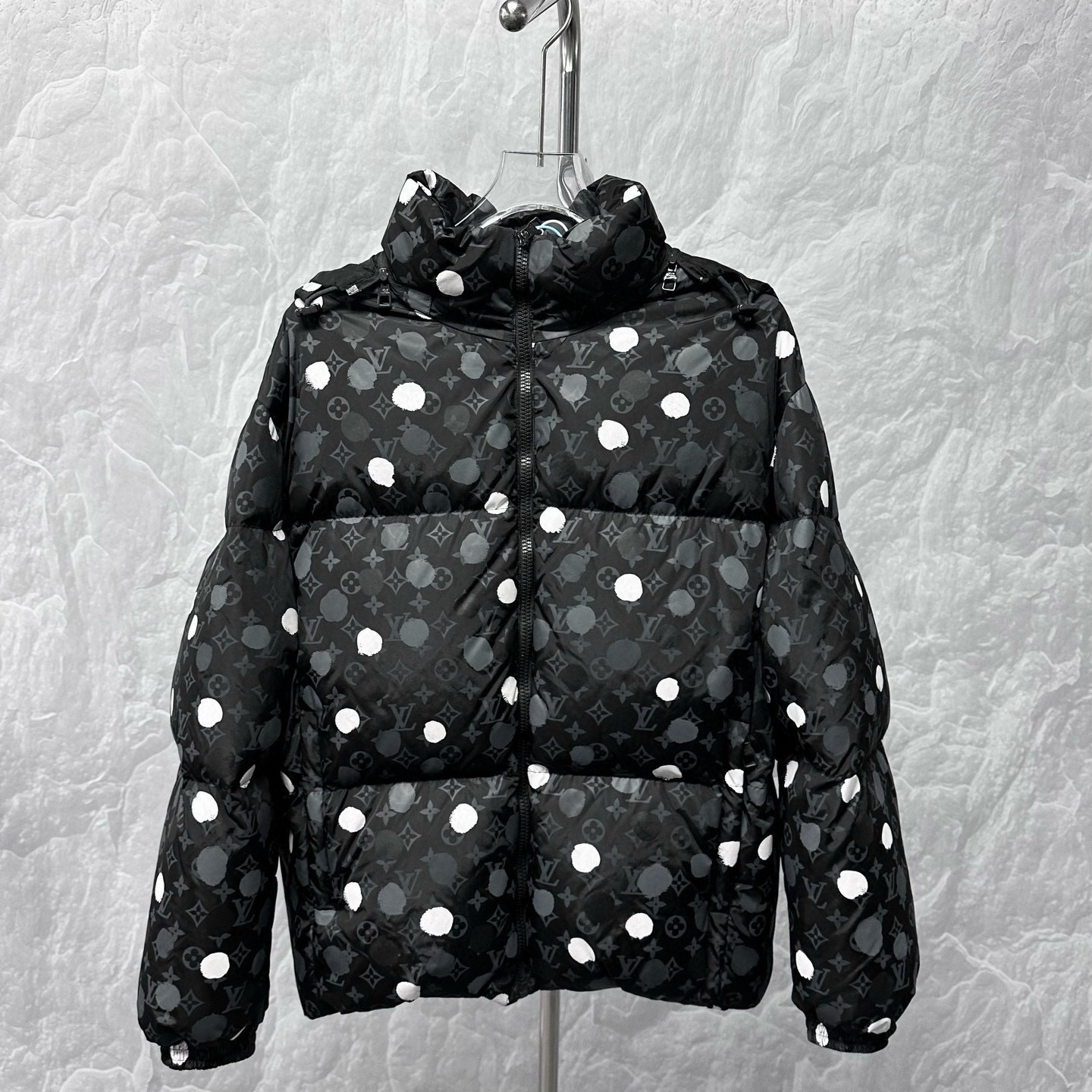 未使用 LouisVuitton/路易威登 草间弥生羽绒服外套50码O00043