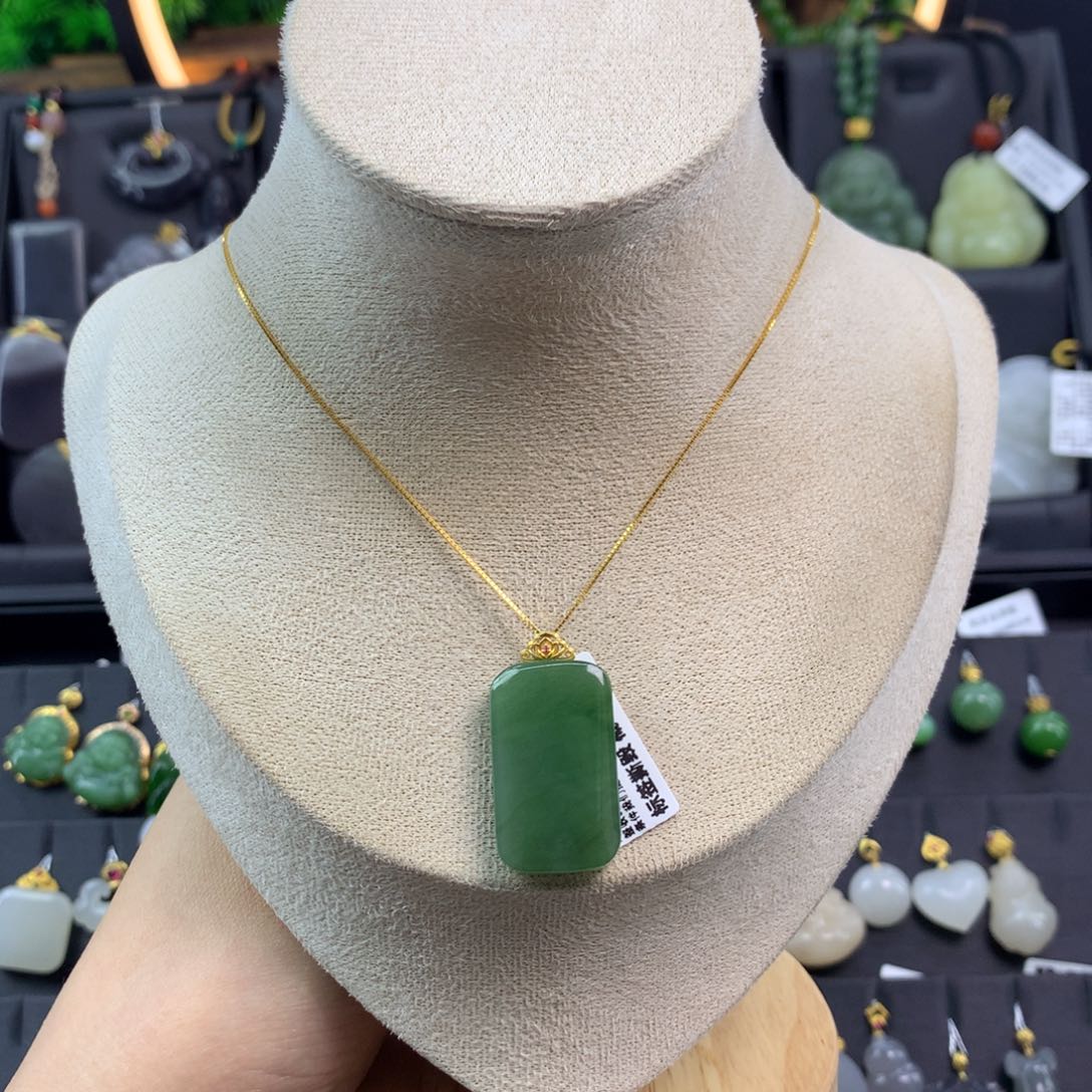 和田玉吊坠18K金镶嵌