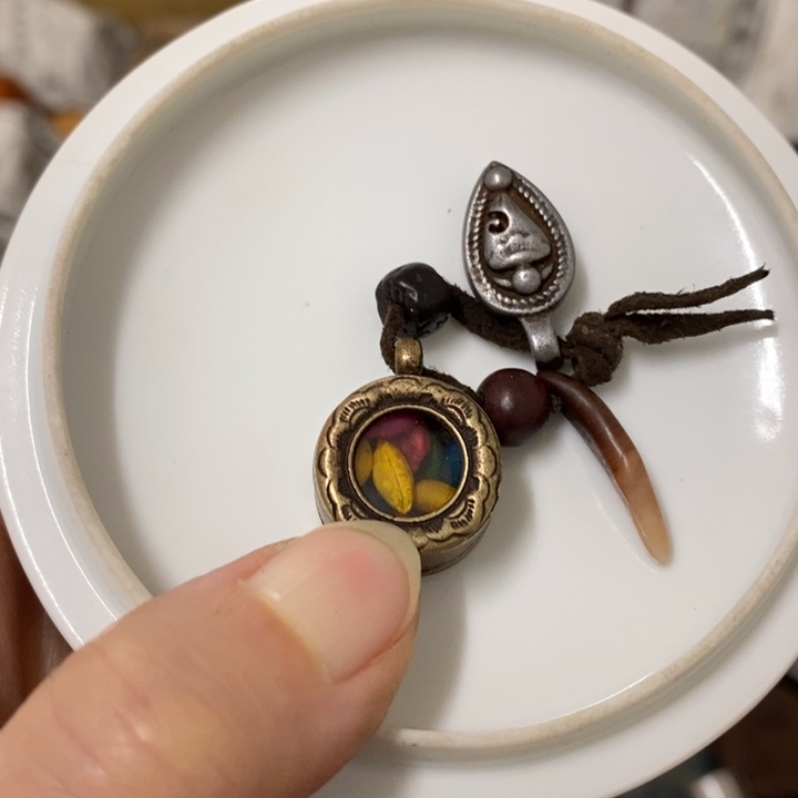 瓷片哈中古工艺品一件