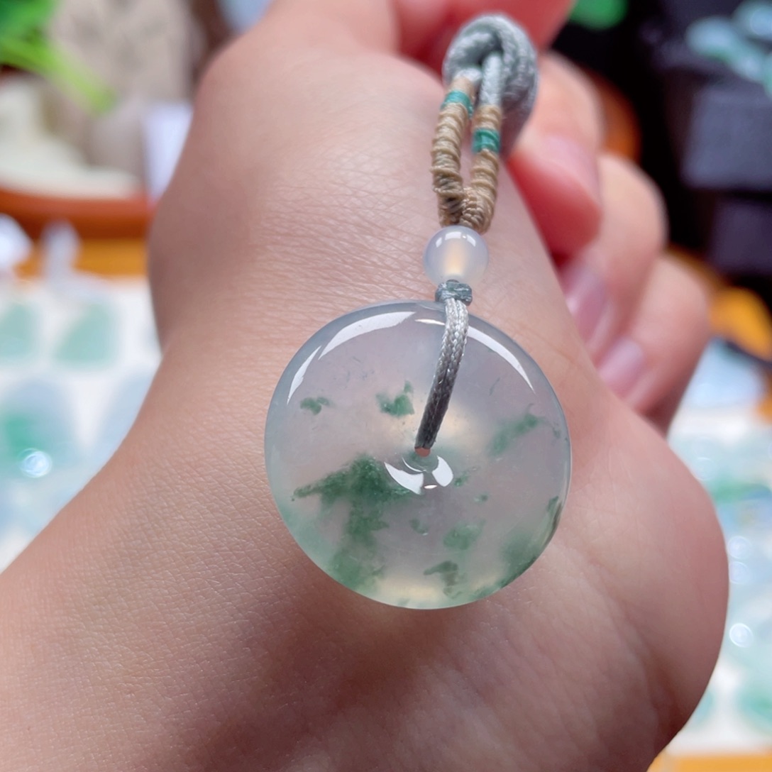 翡翠颈饰未镶嵌扣子