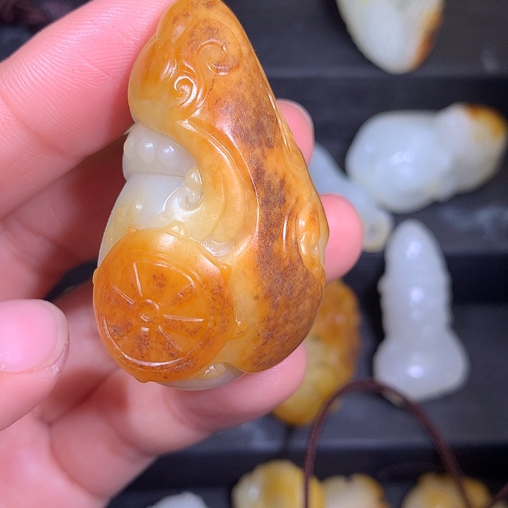 和田玉未镶嵌车挂