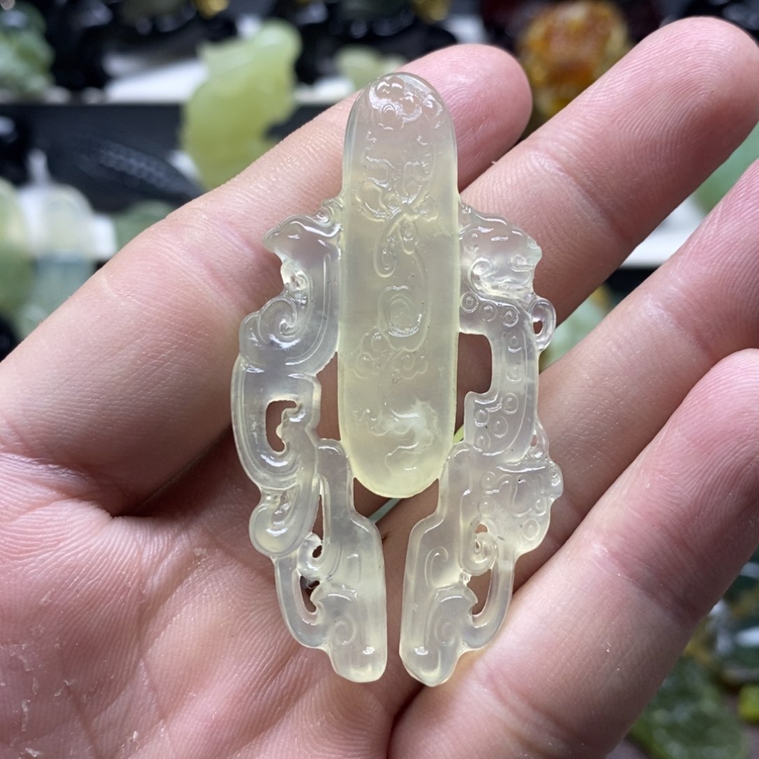 岫玉龙凤佩吊坠未镶嵌