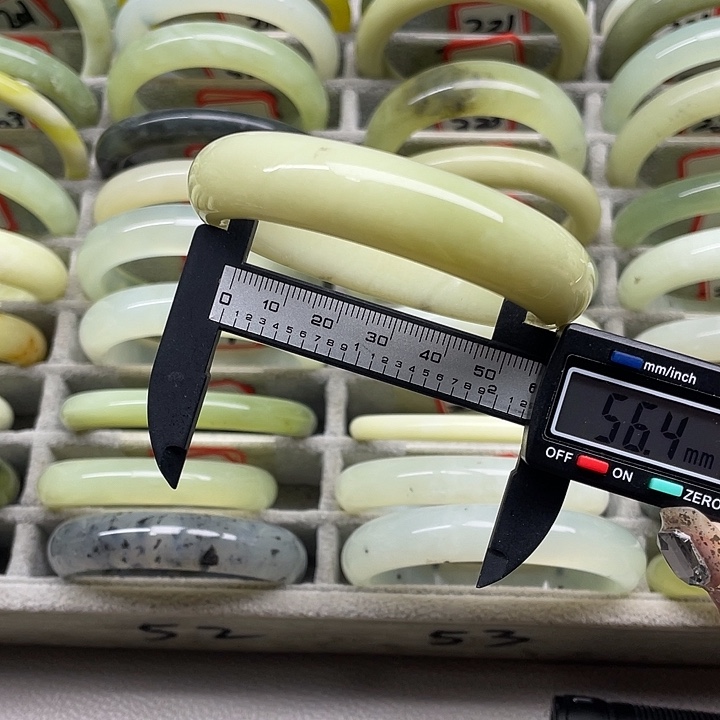 蛇纹石玉未镶嵌手镯223