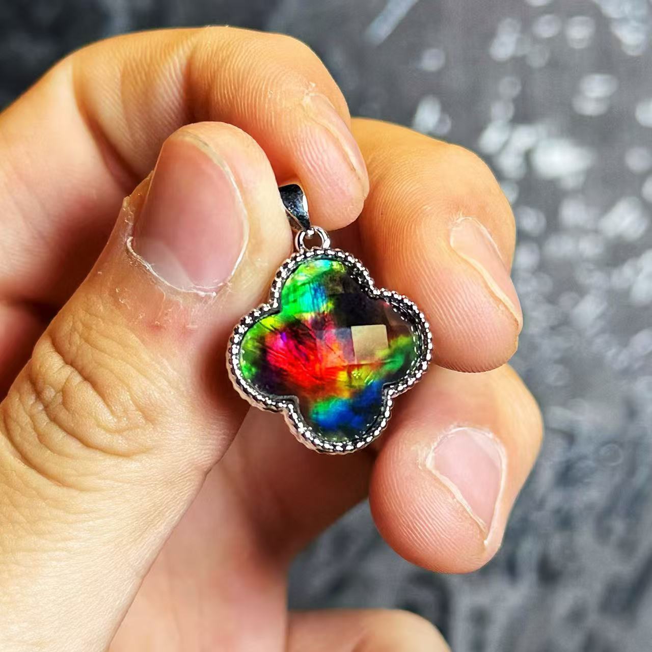 合金吊坠 【皇后甄选】彩色四叶草吊坠 多样性发其一