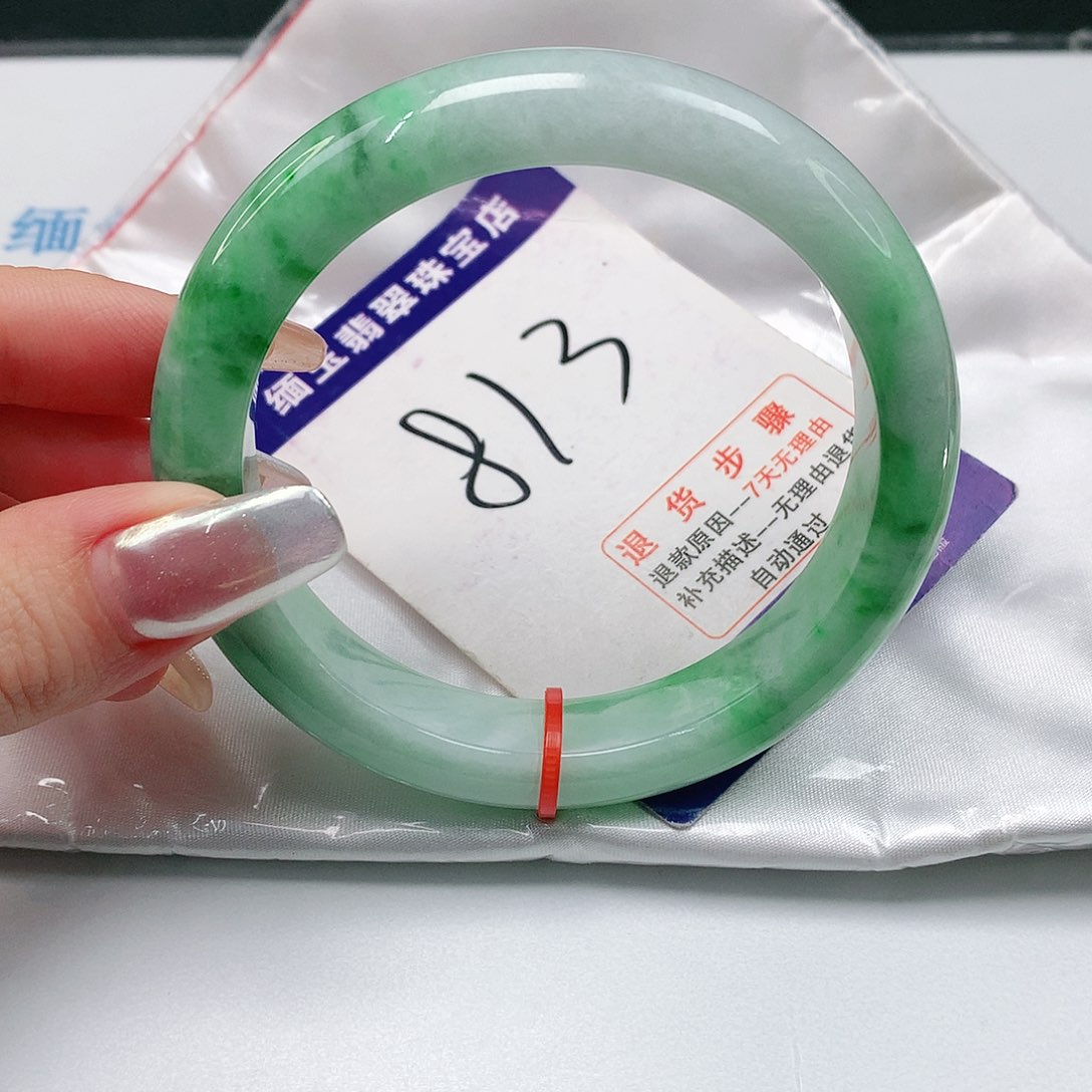 翡翠手镯未镶嵌翡翠手镯