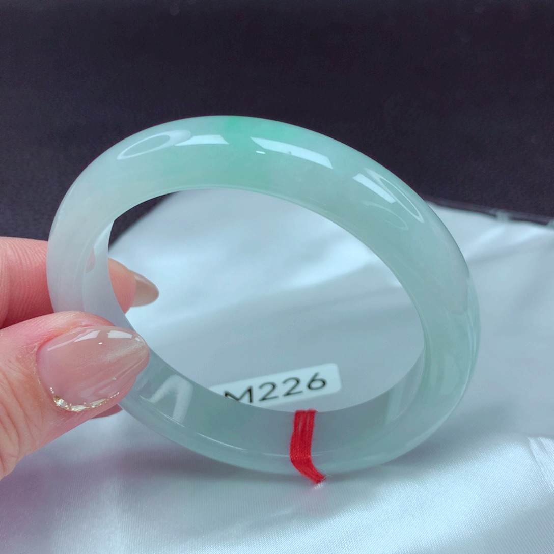 翡翠手镯未镶嵌手镯88