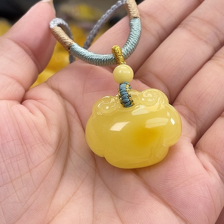 琥珀未镶嵌珠宝奇石h30