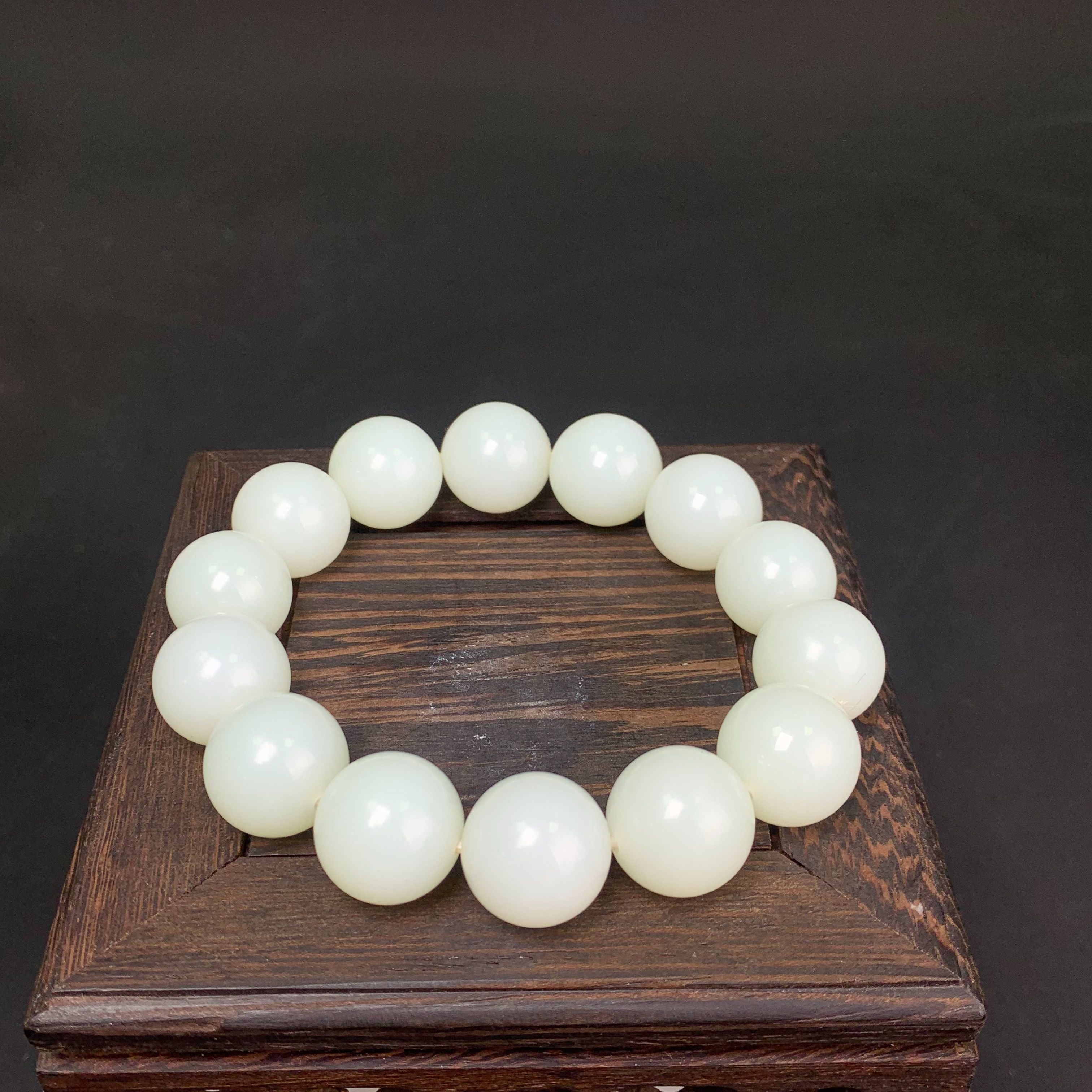 D062珠宝玉石精选和田玉手串