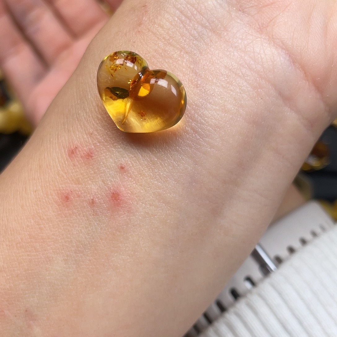 ****音琥珀未镶嵌颈饰屁桃