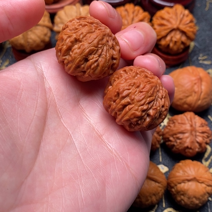 文玩核桃吊坠麒麟球