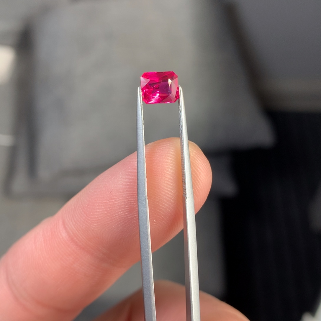 裸石红宝石1.11克拉无烧鸽血红红宝石裸石