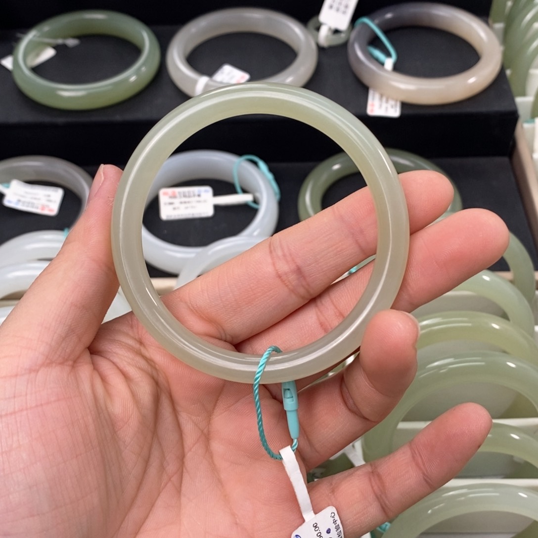 和田玉手镯未镶嵌57