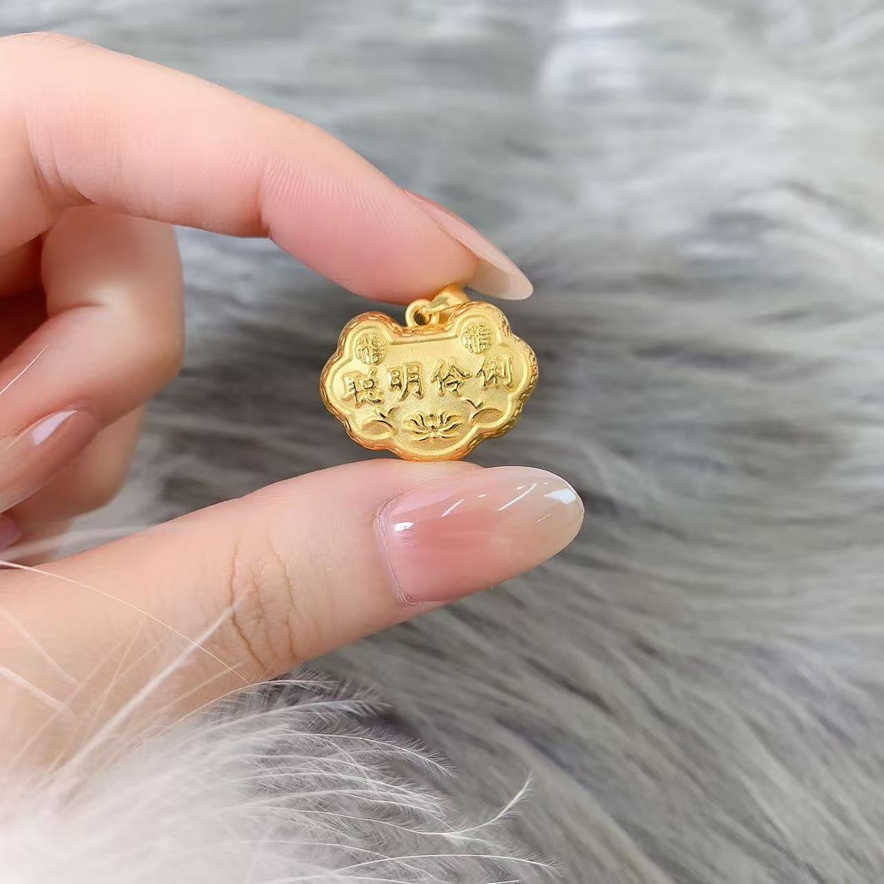 【伟新源】足金999 硬金工艺  聪明伶俐锁包2.64克（不含链）