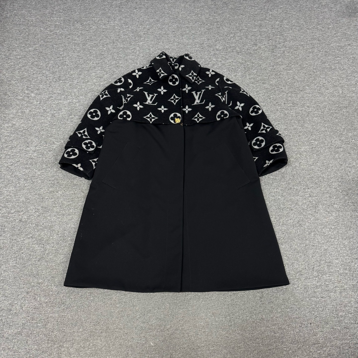 99新 LouisVuitton/路易威登 SS24 羊毛 拼接满印中长款大衣 32码