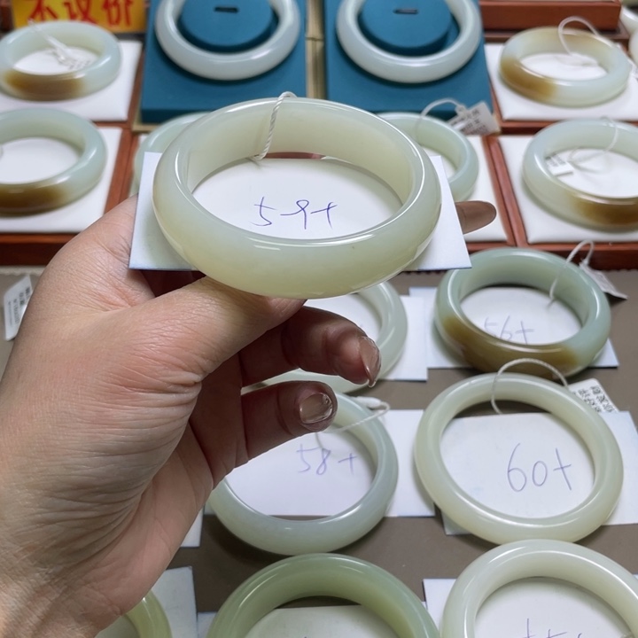 和田玉手镯未镶嵌玮*